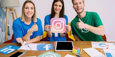 woman-holding-instagram-like-icon-with-his-friends-showing-thumbup-sign_23-2147847475
